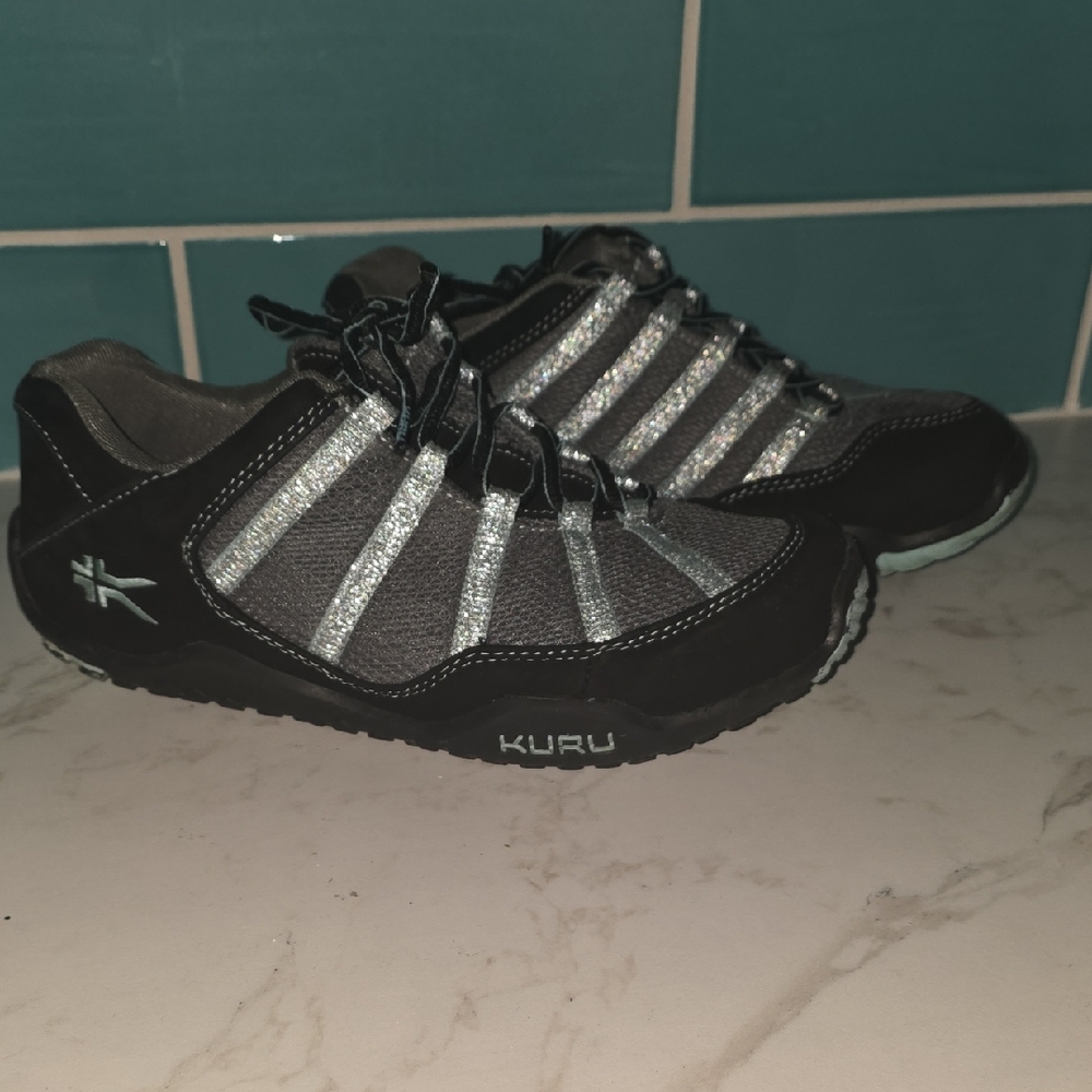 KURU Womens Black and Silver Sneakers Size 9.5